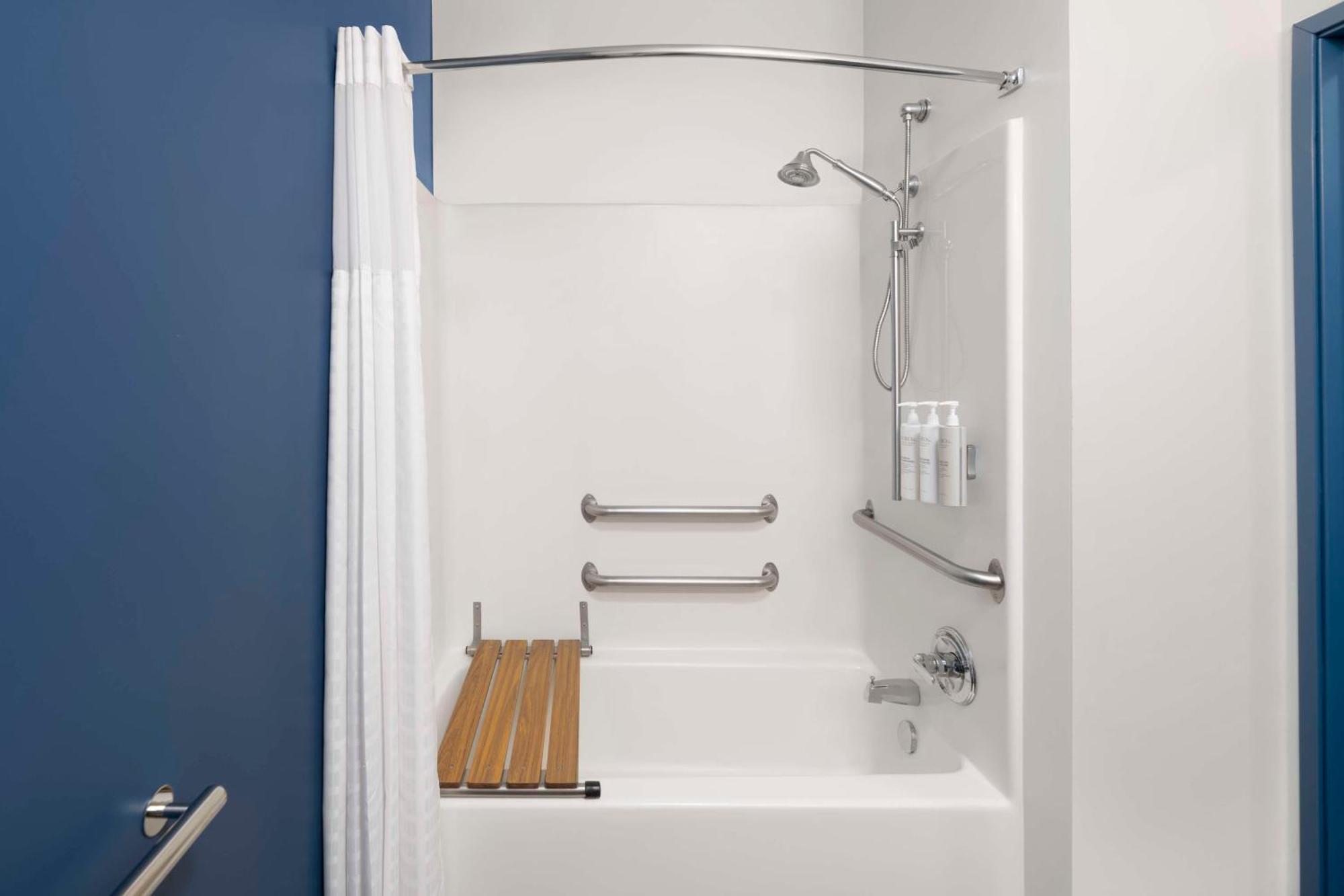 Spark By Hilton Lansing Εξωτερικό φωτογραφία