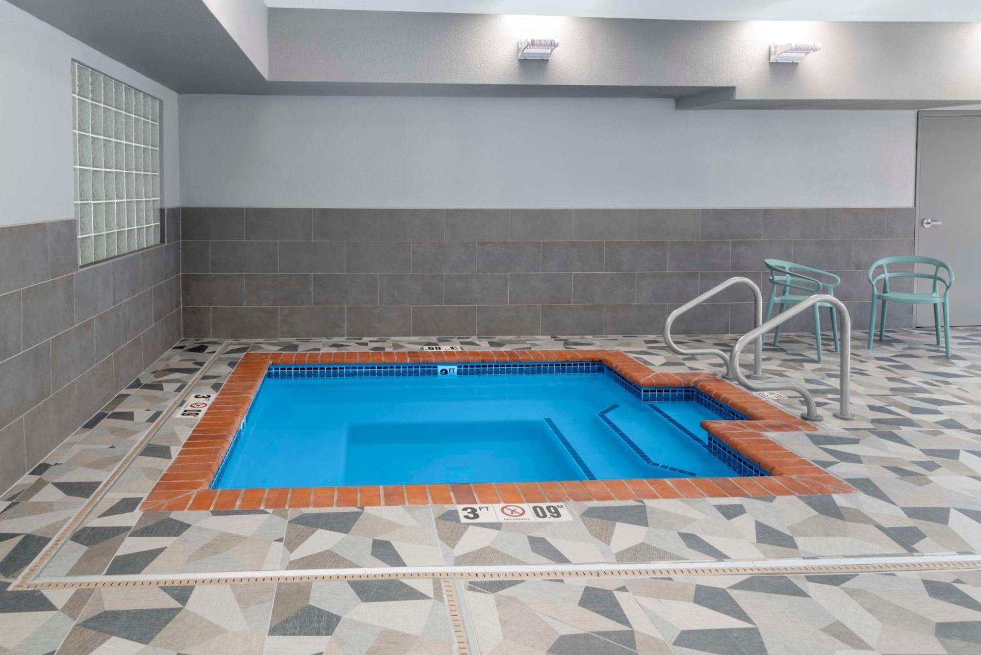 Spark By Hilton Lansing Εξωτερικό φωτογραφία
