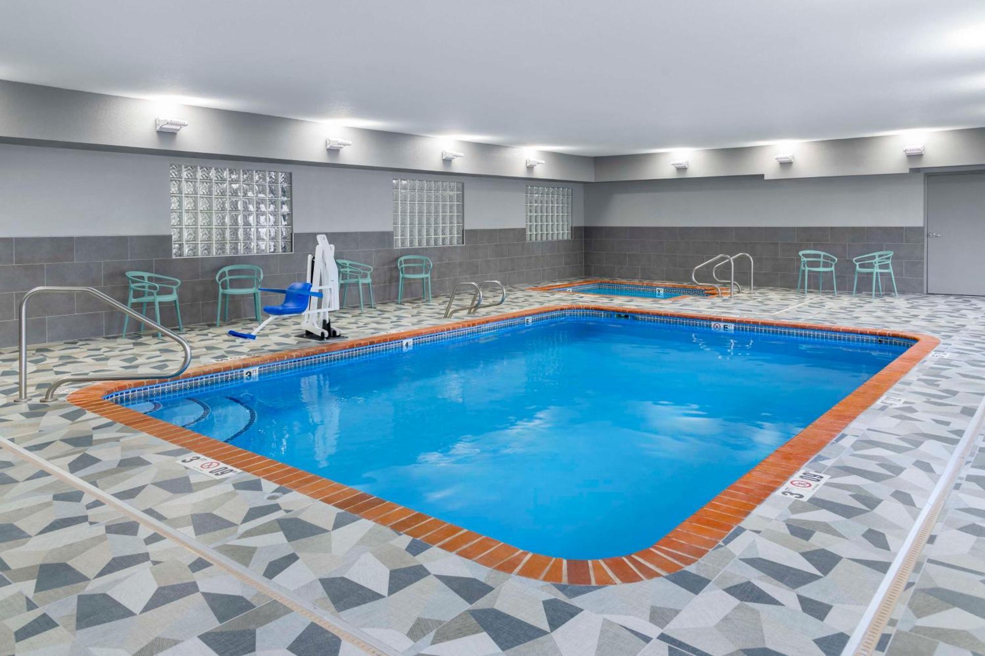 Spark By Hilton Lansing Εξωτερικό φωτογραφία