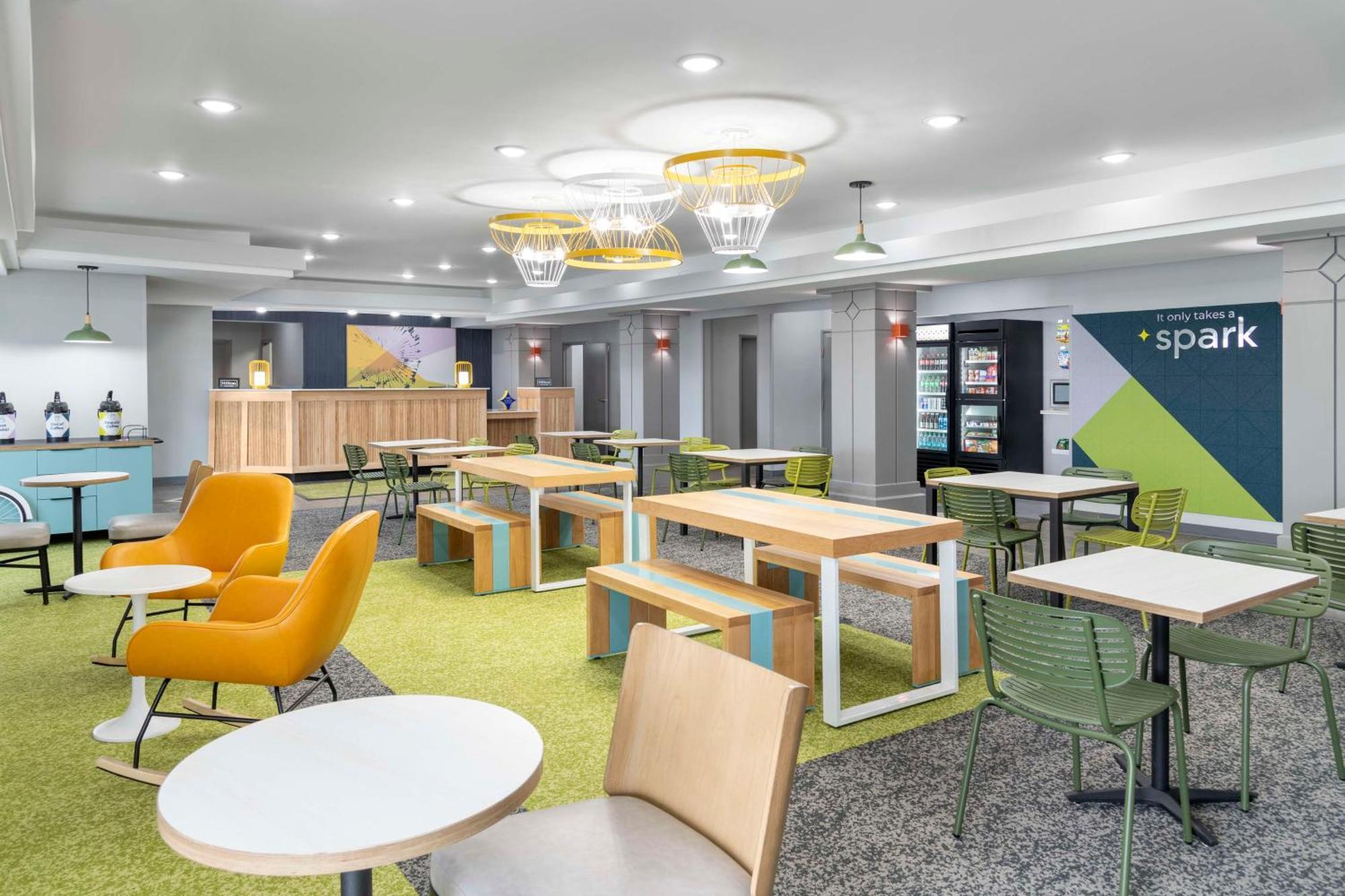 Spark By Hilton Lansing Εξωτερικό φωτογραφία